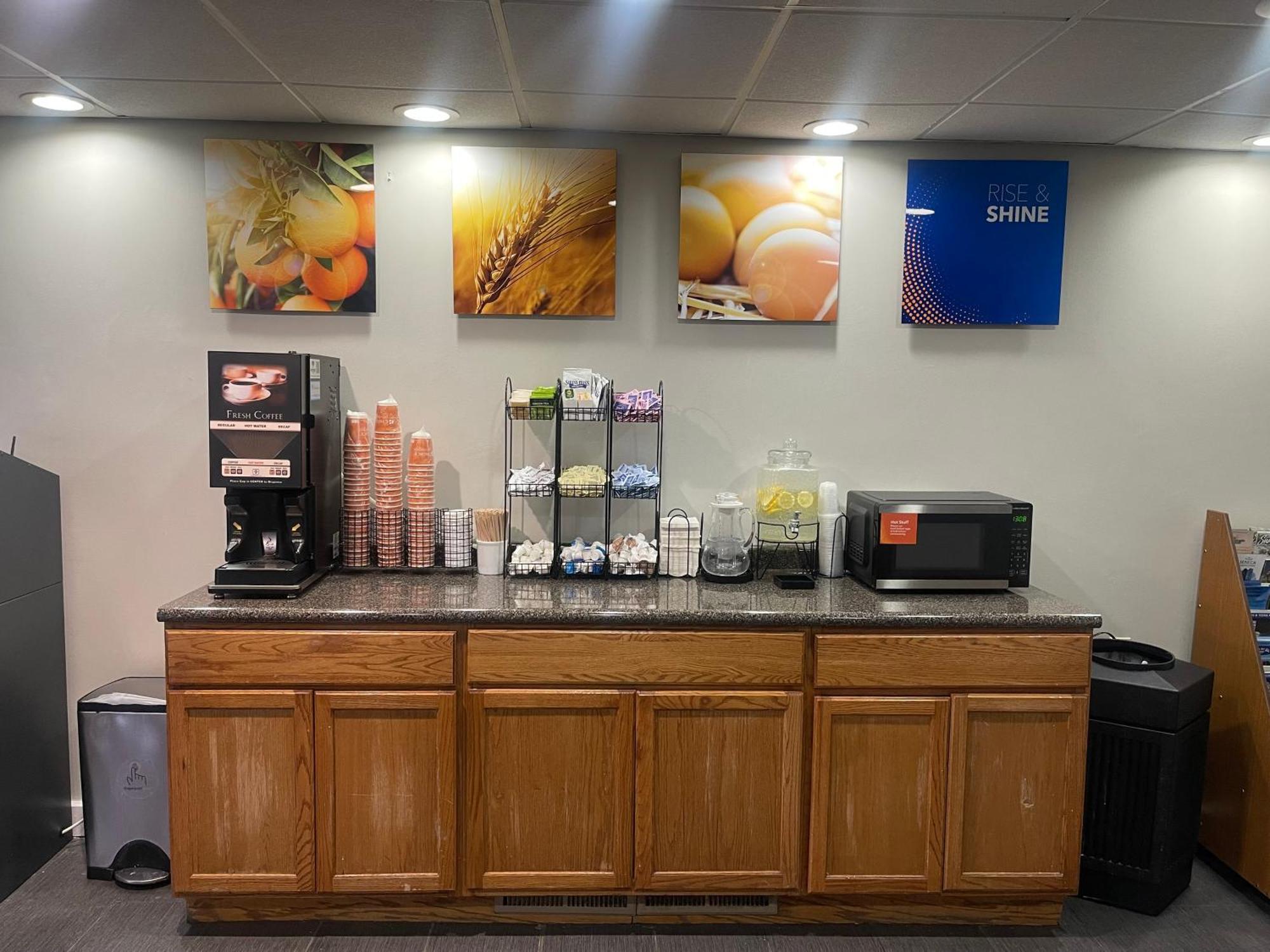 Comfort Inn & Suites Syracuse-Carrier Circle East Syracuse Exteriér fotografie