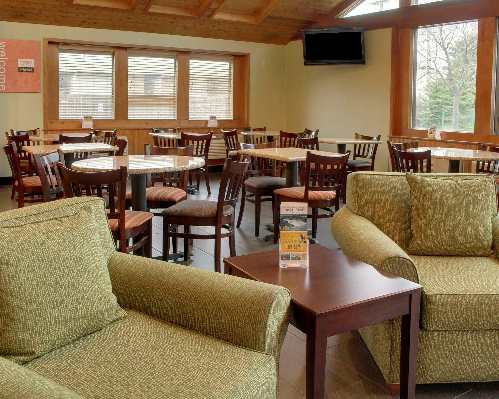 Comfort Inn & Suites Syracuse-Carrier Circle East Syracuse Exteriér fotografie